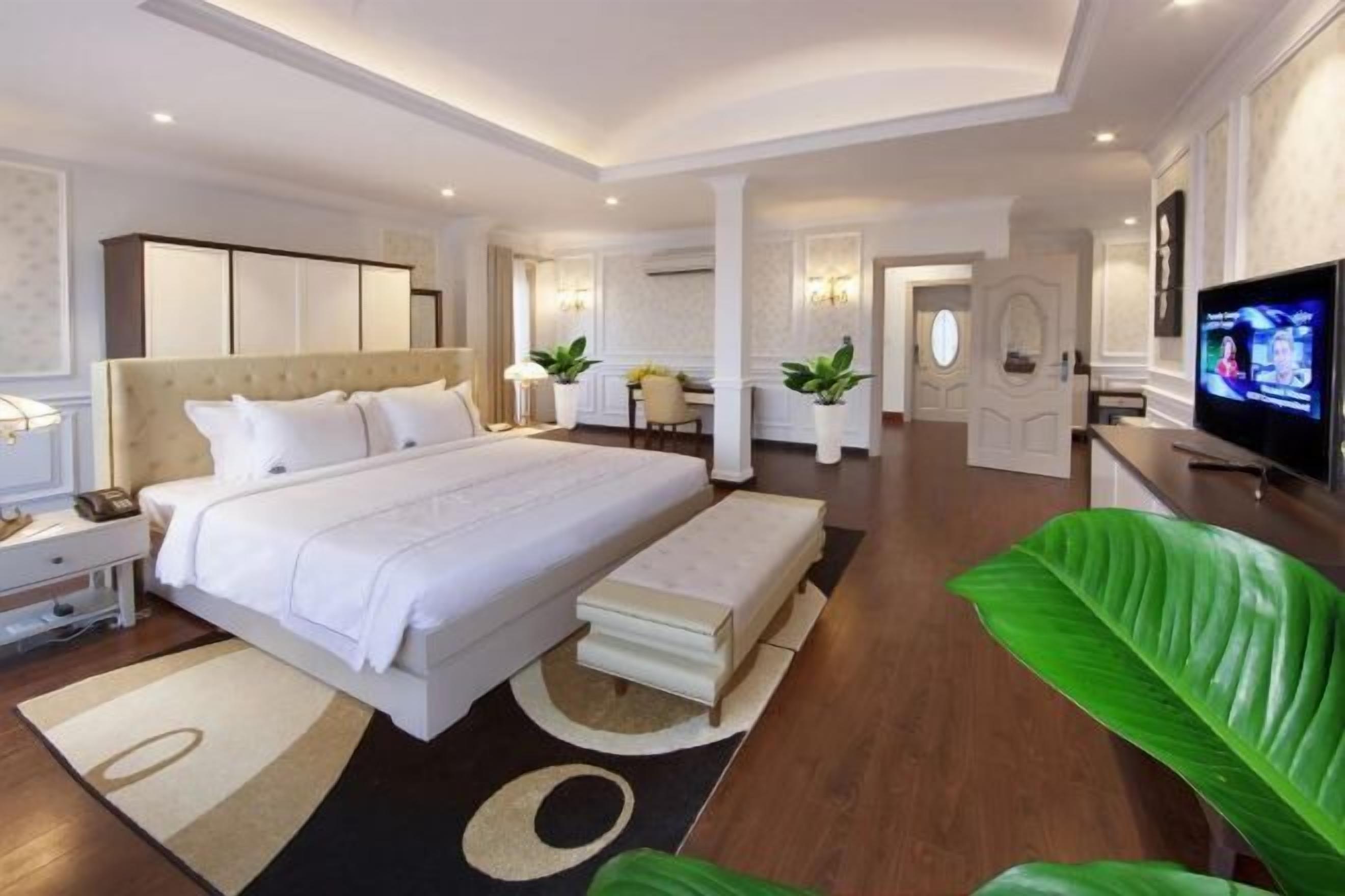 Premium bedding, minibar, in-room safe, desk