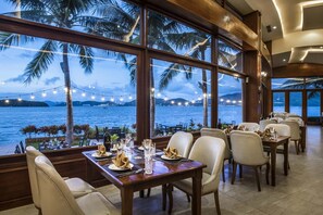 3 restaurants, breakfast served - Hon Tam Resort (Nha Trang)