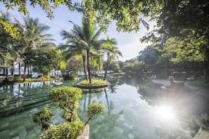 2 outdoor pools, open 8:00 AM to 4:00 PM, pool loungers - Hon Tam Resort (Nha Trang)
