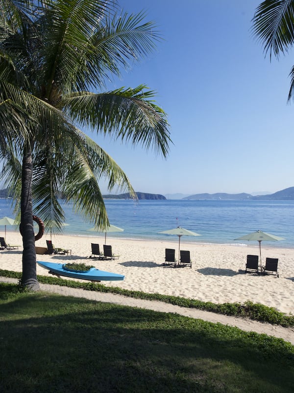 Private beach, white sand, beach umbrellas, beach towels