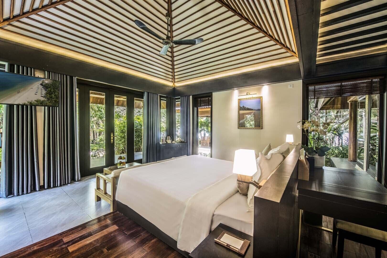 deluxe bungalow garden king | 1 bedroom, premium bedding, minibar, in-room safe