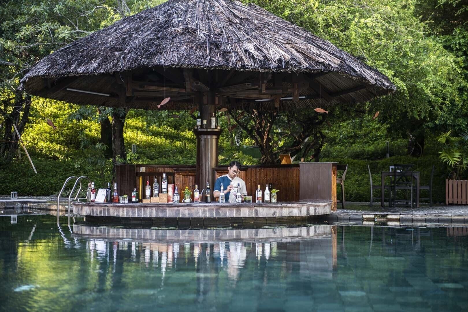 poolside bar