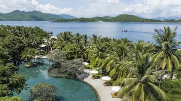 2 piscinas al aire libre, sillones reclinables de piscina
