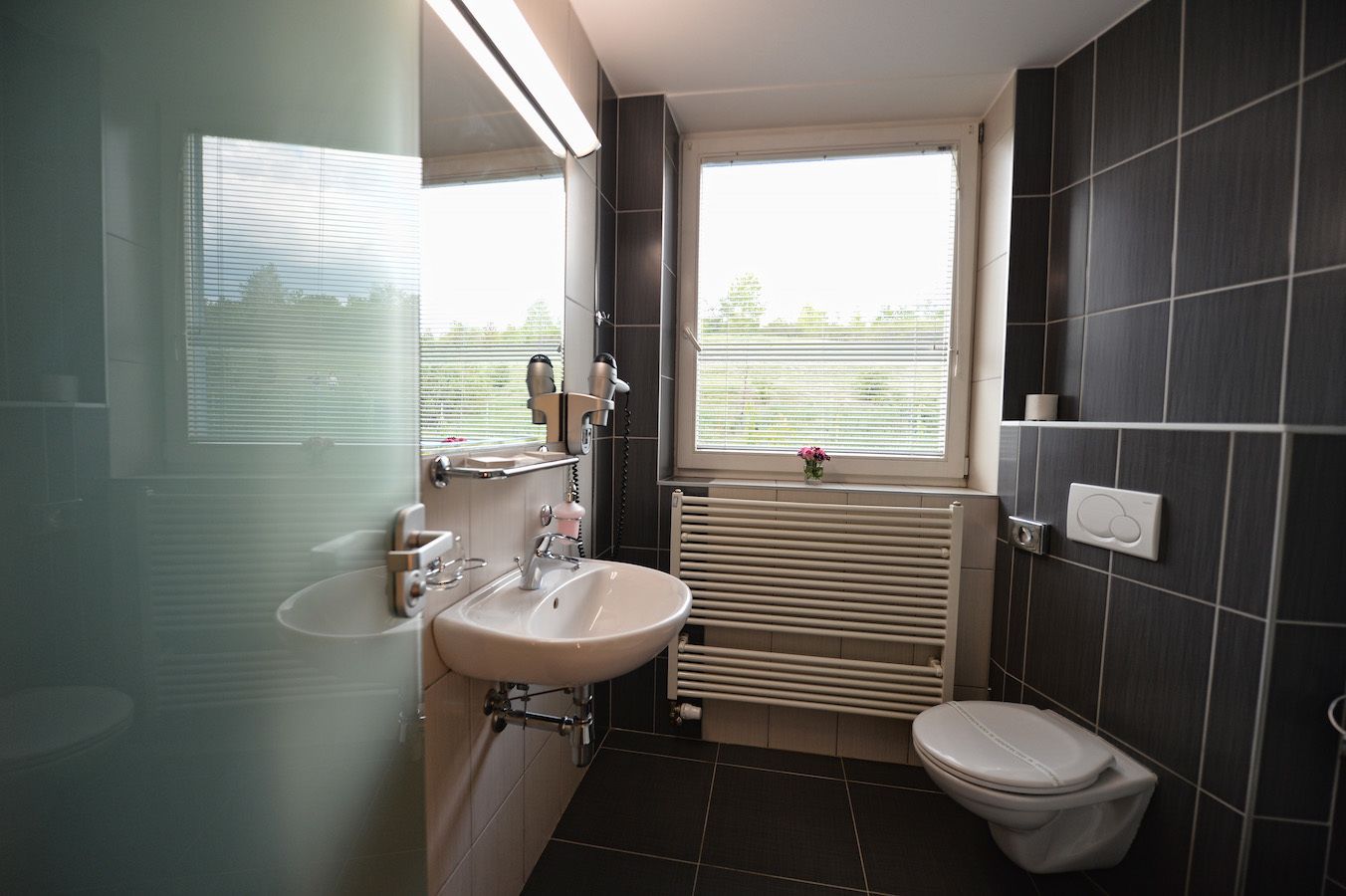twin room, 1 bedroom | bathroom | shower, free toiletries, hair dryer, towels