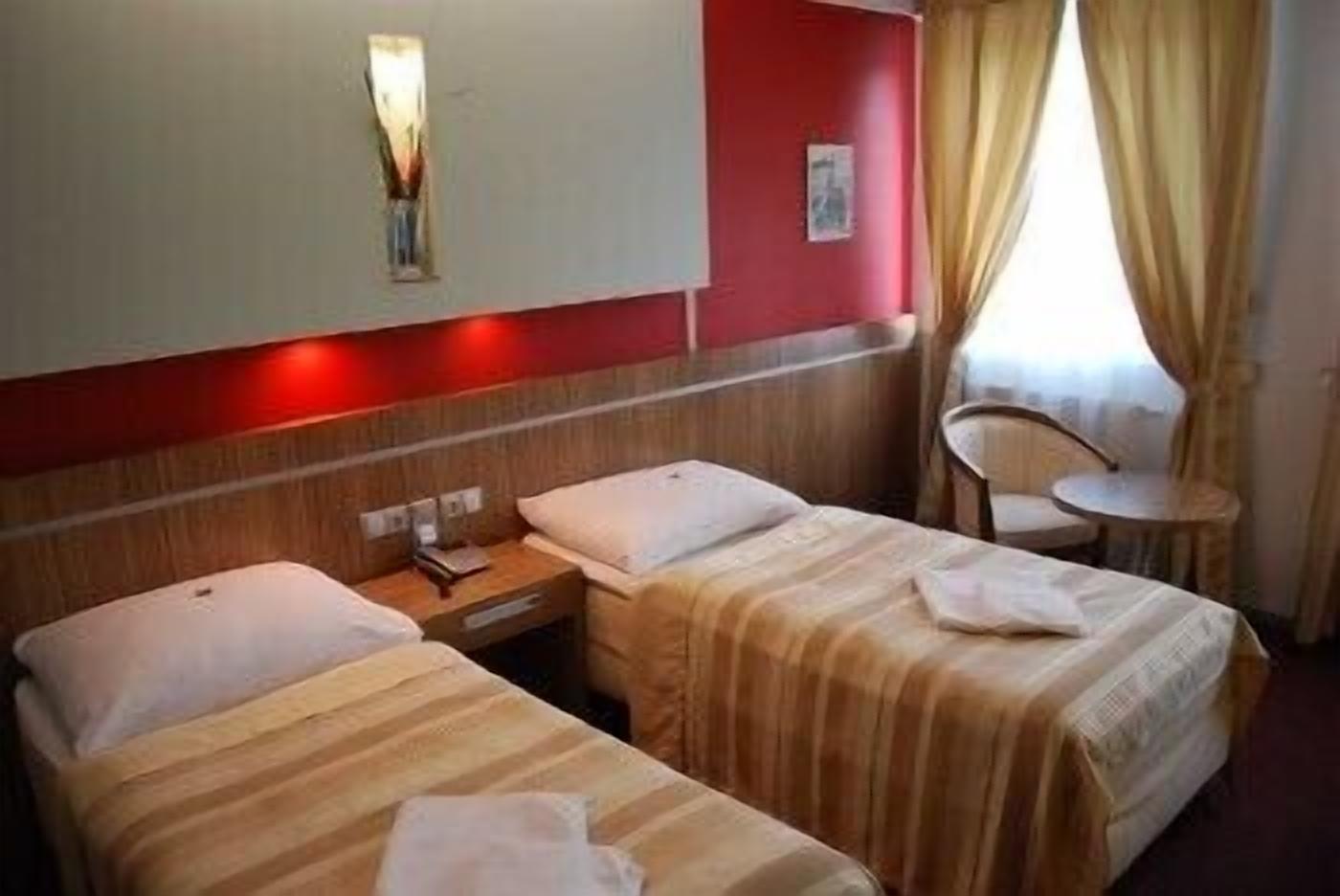 twin room, 1 bedroom | minibar, in-room safe, desk, soundproofing