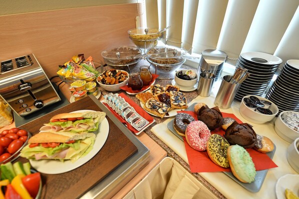 含每日吃到飽早餐