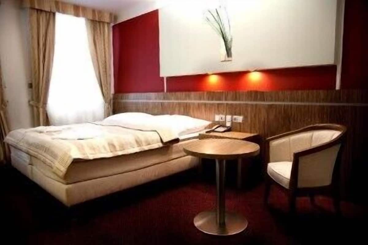 minibar, in-room safe, desk, soundproofing