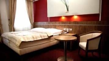 1 chambre, minibar, coffres-forts dans les chambres, bureau