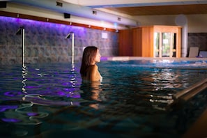 Indoor pool, seasonal outdoor pool, pool loungers