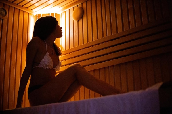 Couples treatment room(s), sauna, steam room, body treatments