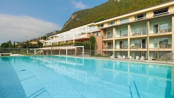 Indoor pool, seasonal outdoor pool, sun loungers