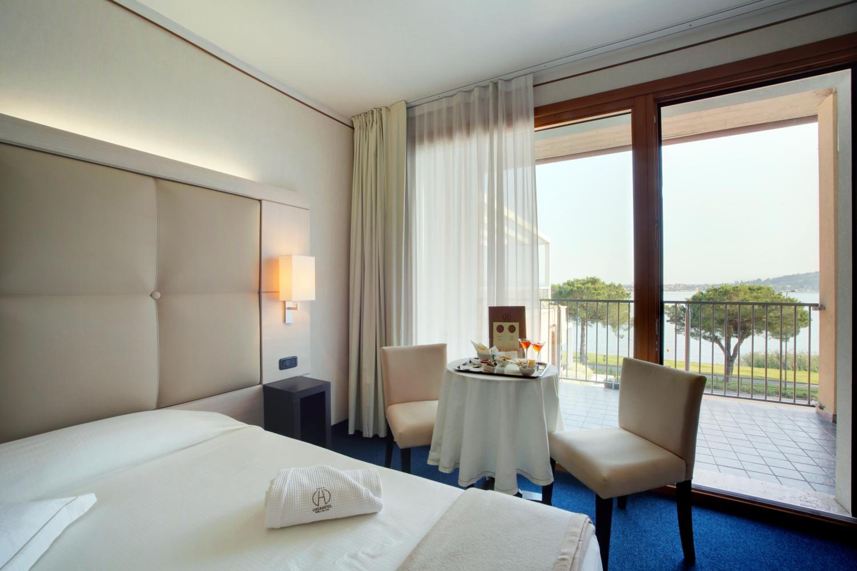 select comfort beds, minibar, in-room safe, desk