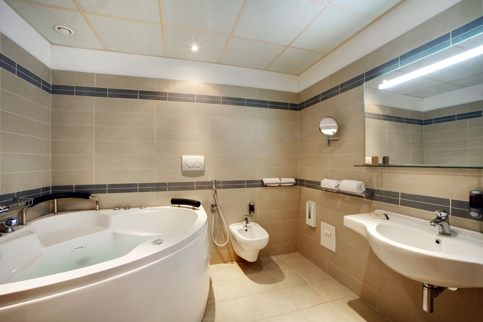 junior suite, terrace | bathroom | free toiletries, hair dryer, slippers, towels