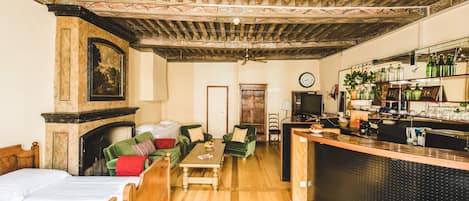 Individually decorated, individually furnished, soundproofing, free WiFi