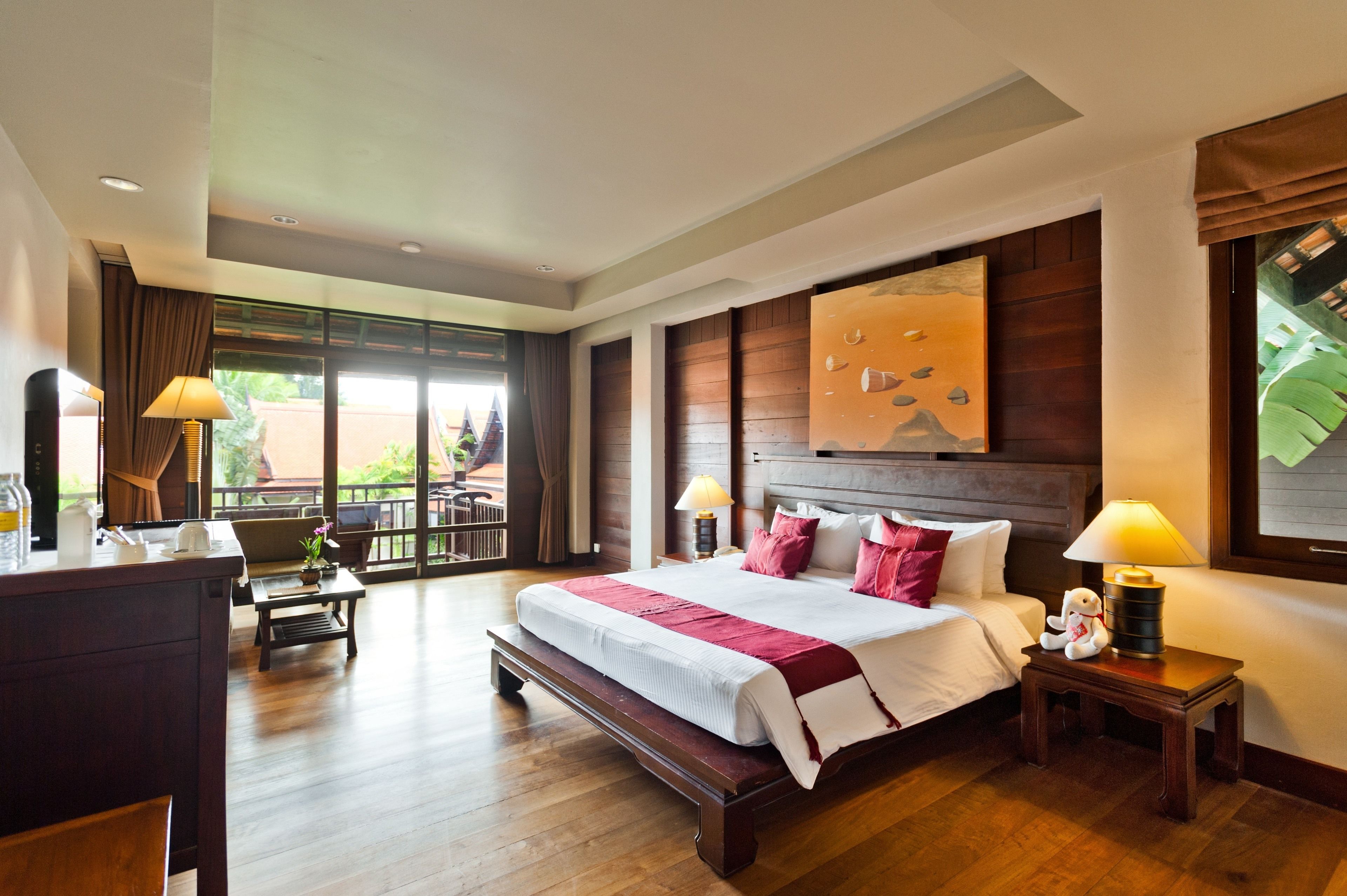 Thai Style Deluxe | เครื่องนอนระดับพรีเมียม, เตียงพร้อมฟูกเสริมที่นอน, มินิบาร์