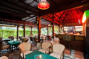 Cocktail bar