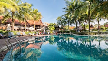 Outdoor pool, pool loungers