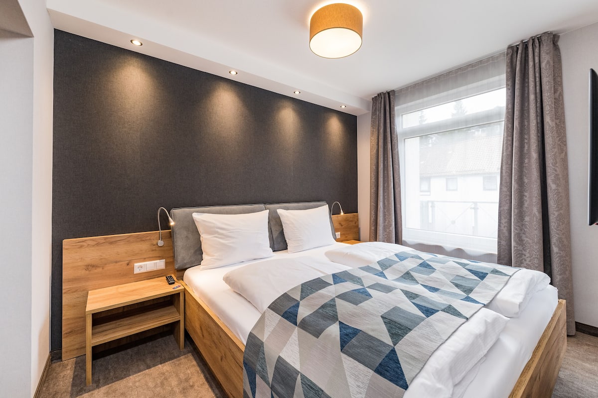 Superior Double Room | In-room safe, iron/ironing board, cribs (free), WiFi (free)