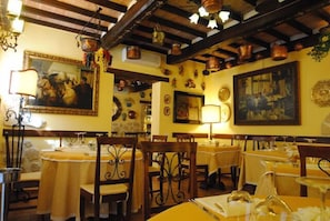 Lunch, dinner served; Italian cuisine, garden views