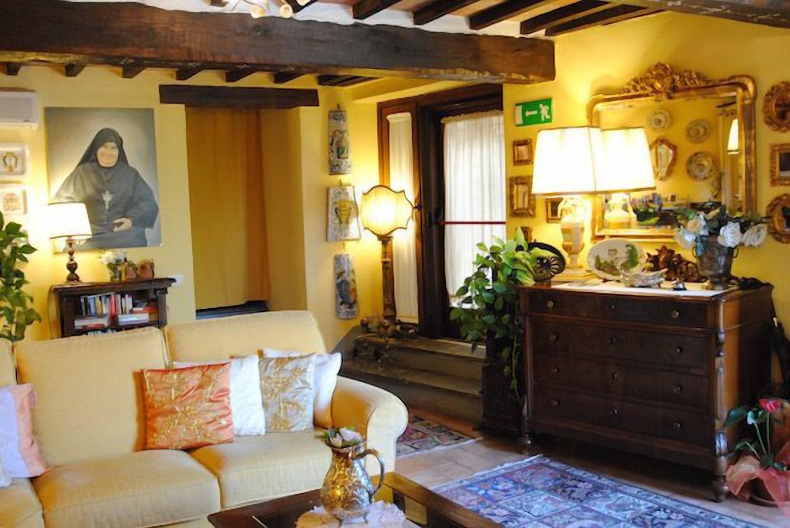 32-英寸纯平电视 （配备数码频道）、电视