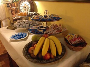 Buffet déjeuner gratuit tous les jours