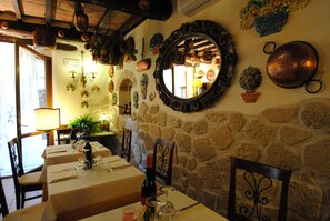 Lunch, dinner served; Italian cuisine, garden views 