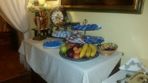 Free daily buffet breakfast - Albergo Torre Sangiovanni (Todi)