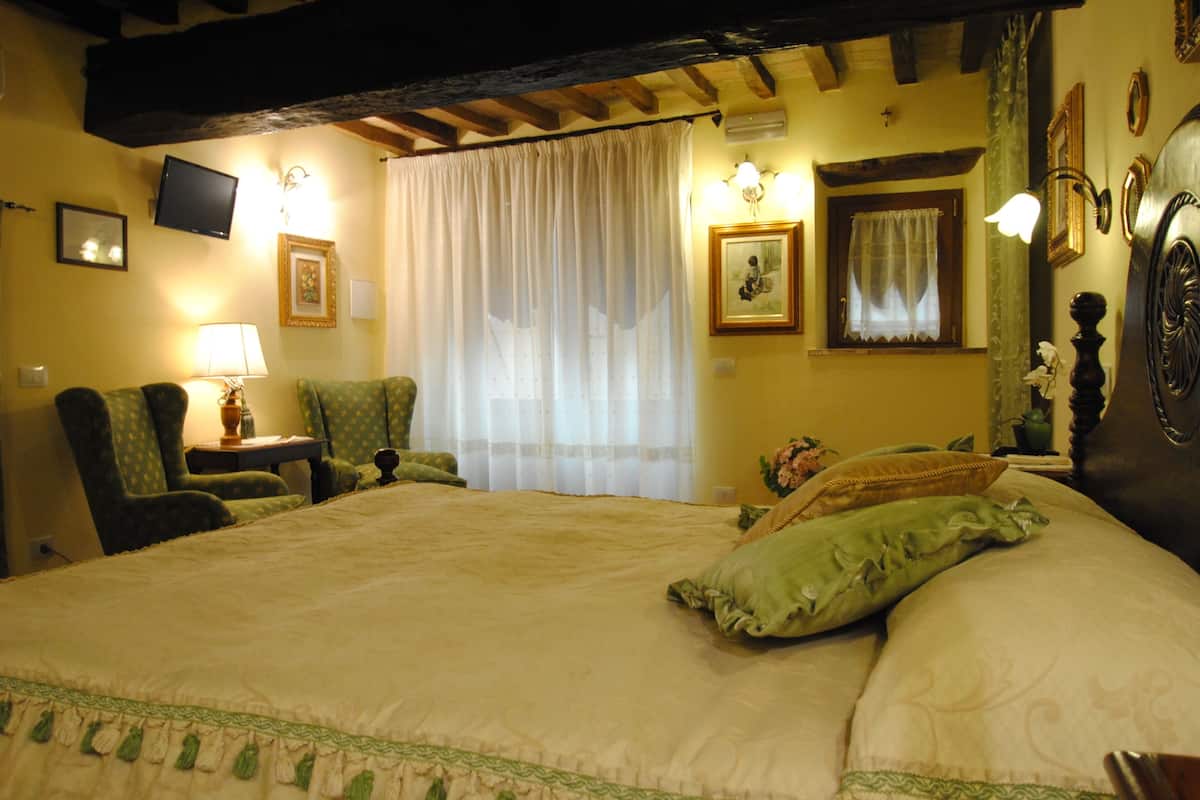 suite | down duvets, tempur-pedic beds, individually decorated