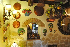 Aperto a pranzo e cena, cucina italiana, con vista sul giardino 