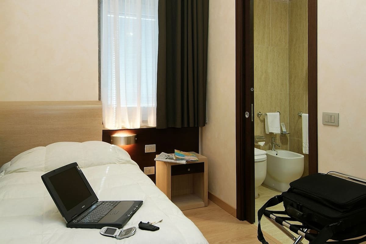 single room | 1 bedroom, frette italian sheets, minibar, in-room safe