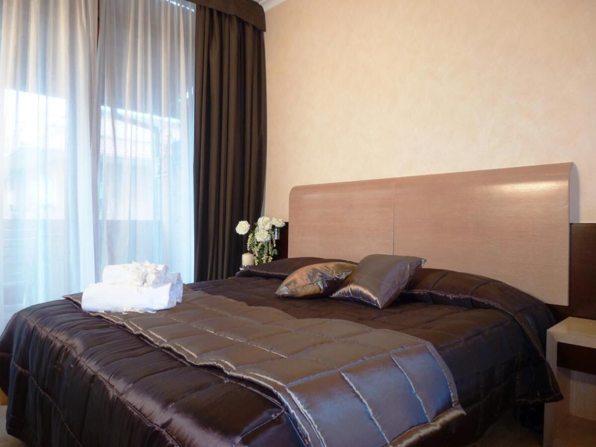 double room | 1 bedroom, frette italian sheets, minibar, in-room safe