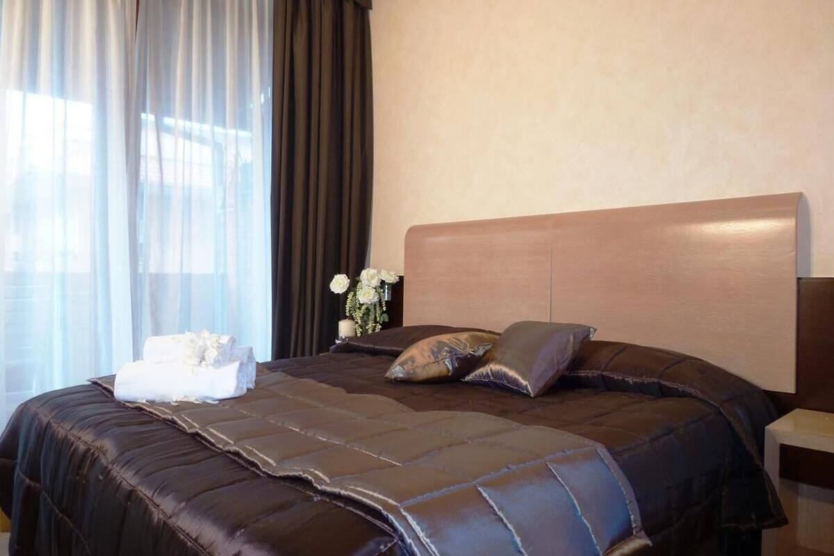 double room | 1 bedroom, frette italian sheets, minibar, in-room safe