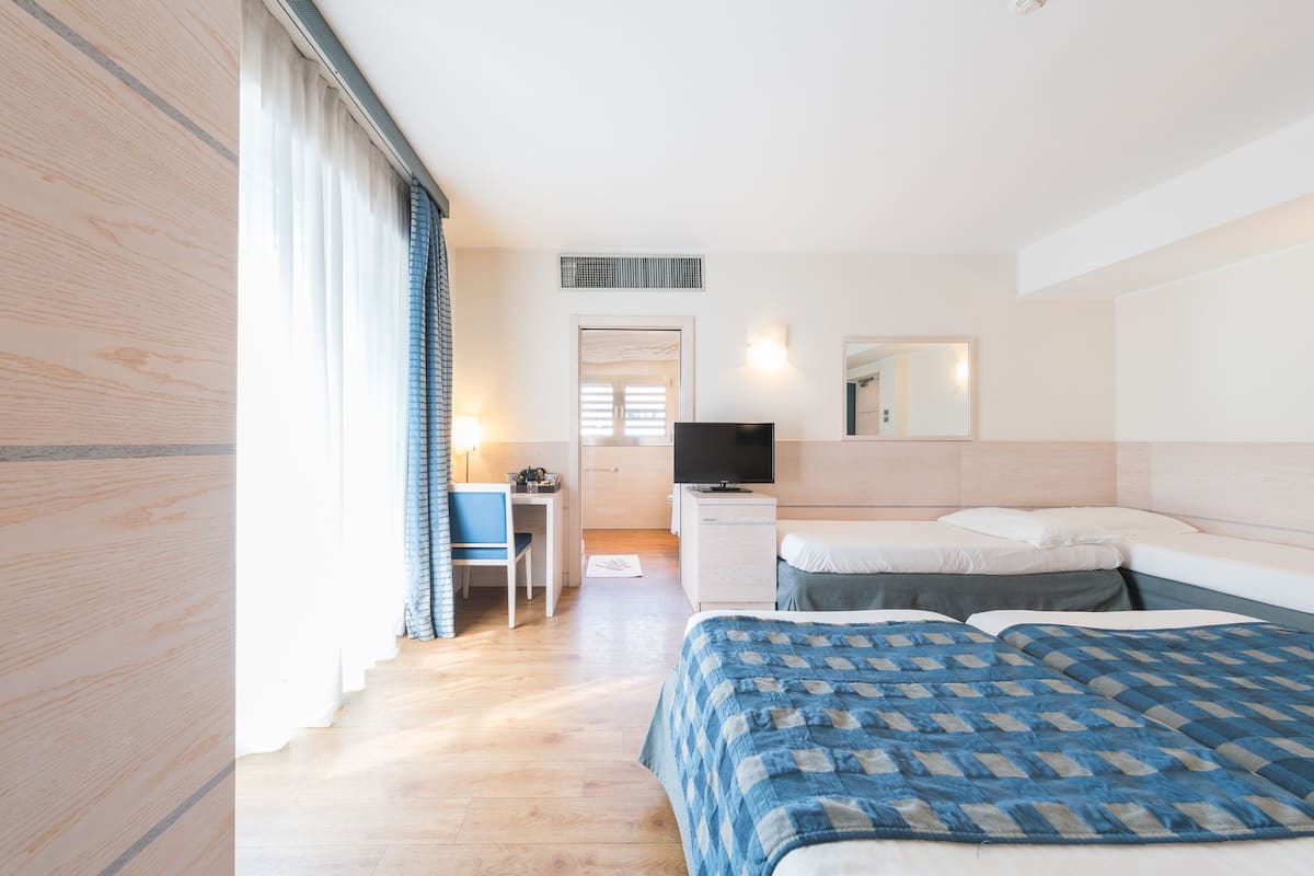 Minibar, in-room safe, blackout drapes, free WiFi