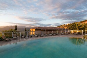 Piscine extérieure (ouverte en saison)