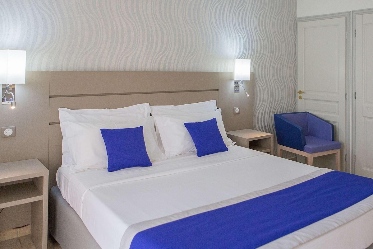 Minibar, in-room safe, desk, soundproofing