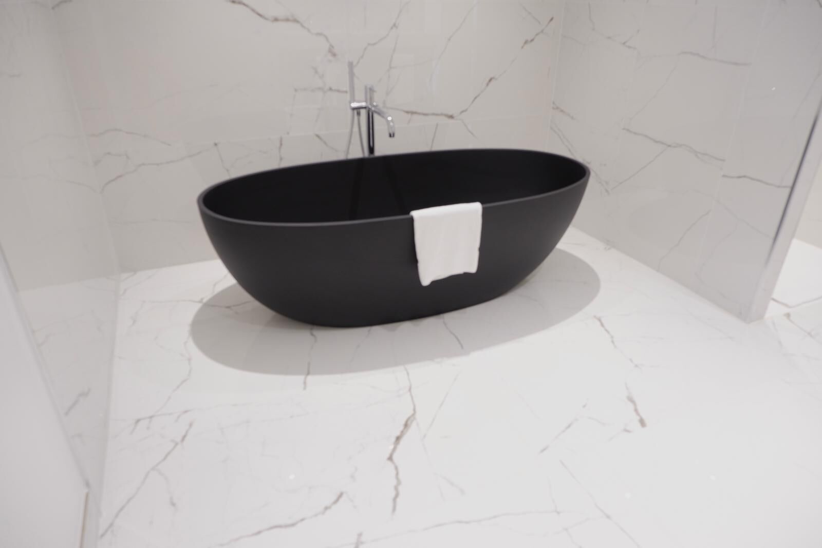 suite, 1 king bed, non smoking | bathroom | bathtub, free toiletries, hair dryer, towels