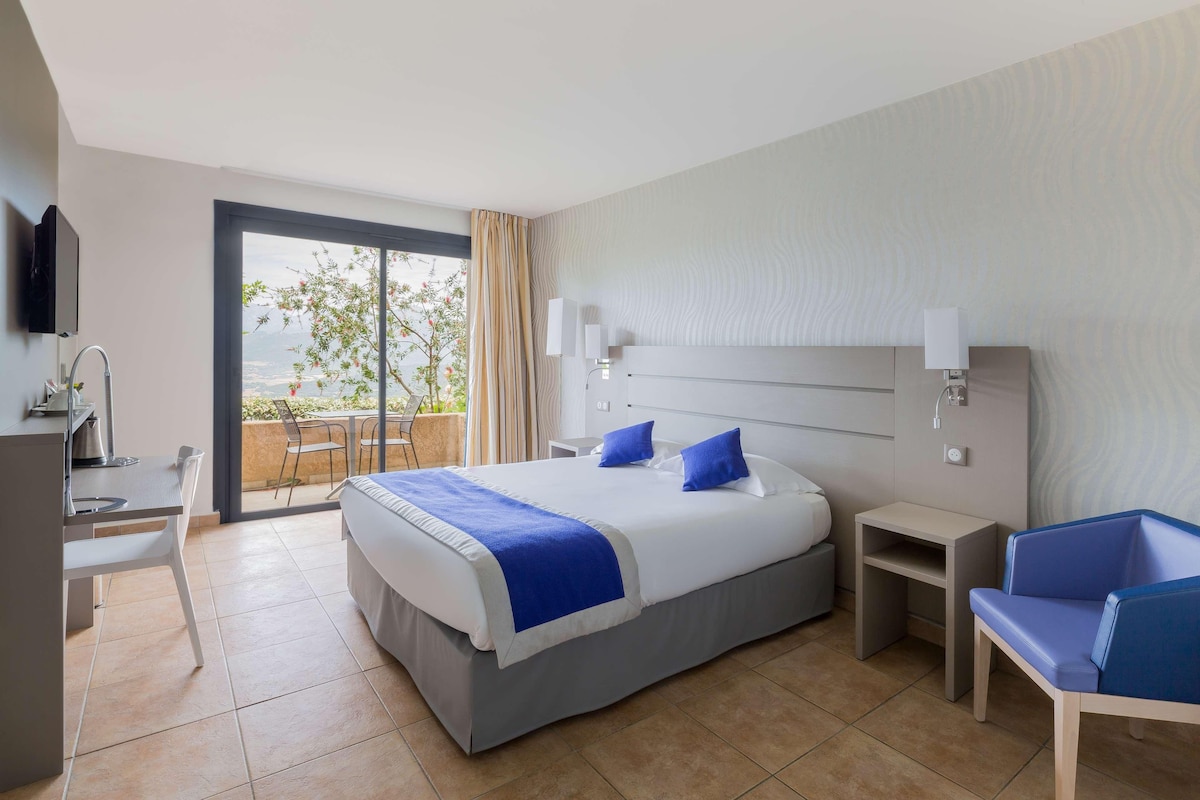 Minibar, in-room safe, desk, soundproofing