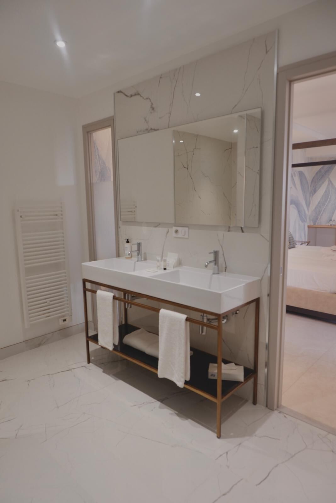 suite, 1 king bed, non smoking | bathroom | bathtub, free toiletries, hair dryer, towels
