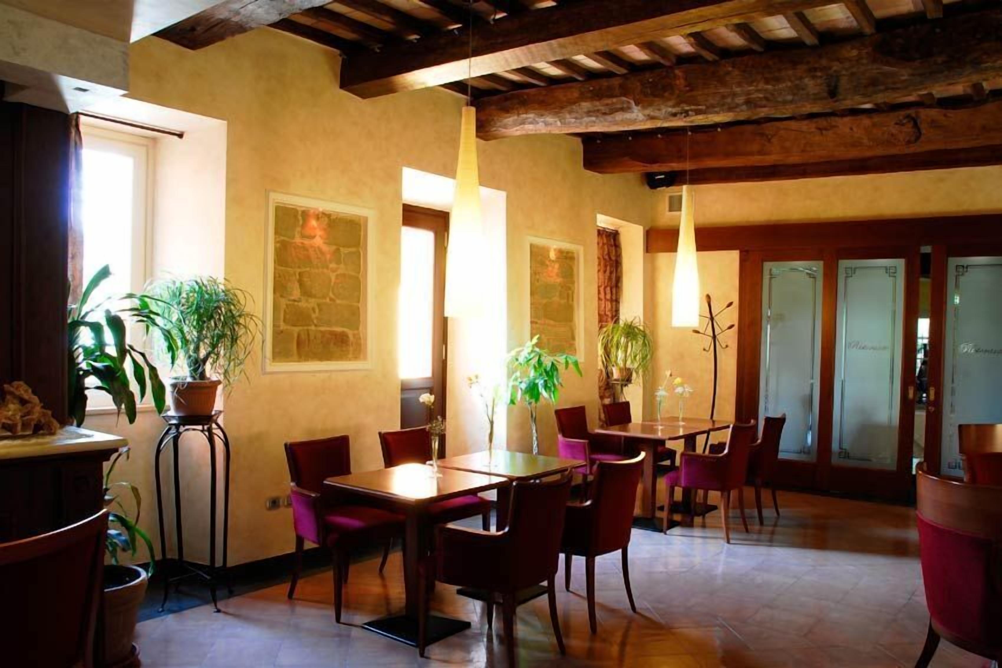 Frühstück, Mittagessen, italienische Küche, Speisen im Freien 