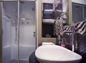 Set di cortesia gratuito, asciugacapelli, bidet