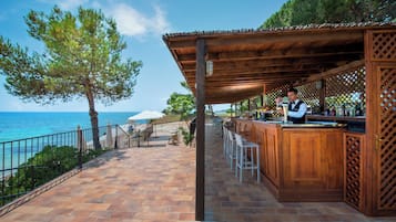 Bar junto a la alberca