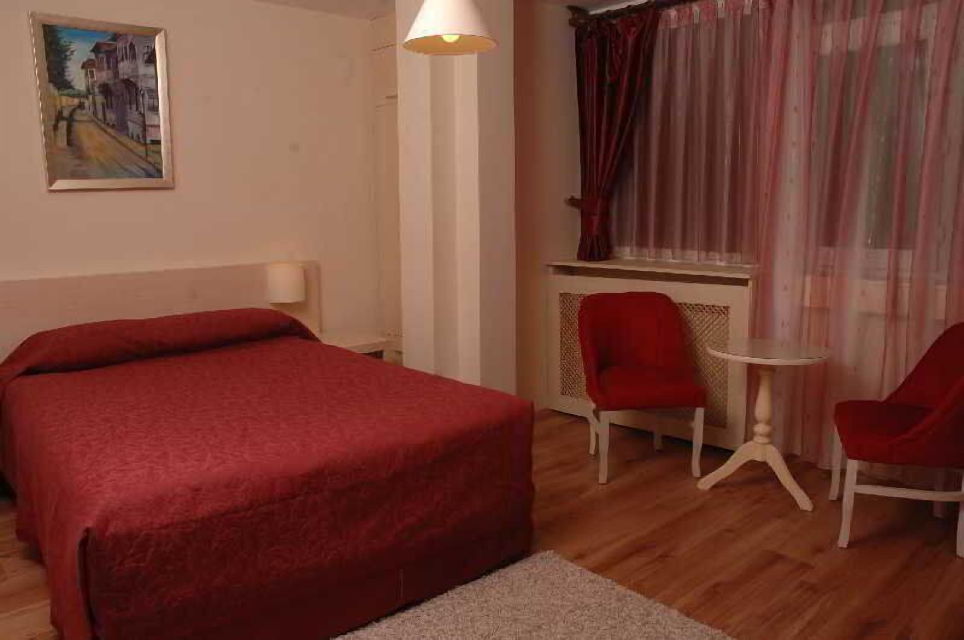 Minibar, escritorio, wifi gratis