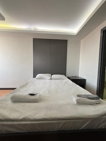 Minibar, desk, free WiFi. Hotel Abro Necatibey