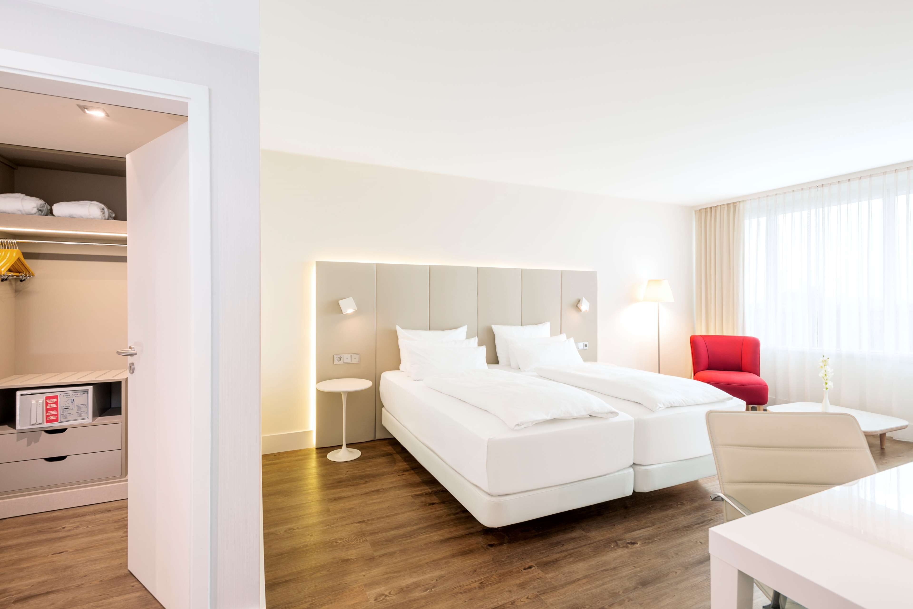 Pillowtop beds, minibar, in-room safe, desk