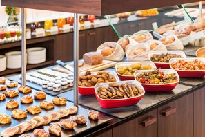 Café da manhã com buffet todos os dias mediante uma taxa