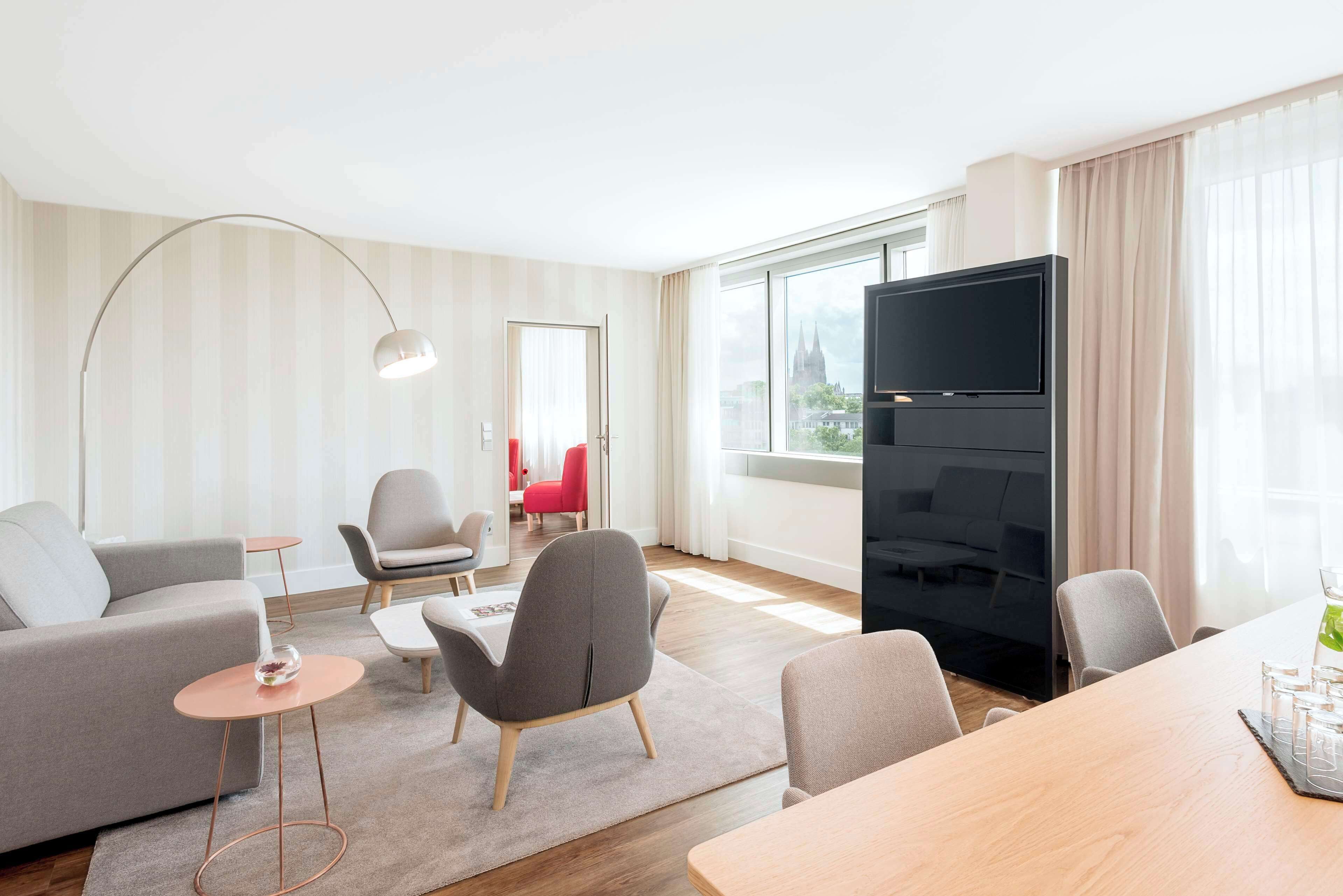 Pillowtop beds, minibar, in-room safe, desk