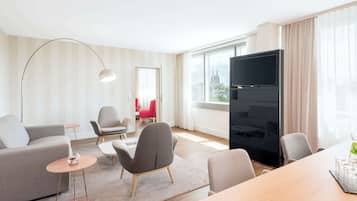 Pillowtop beds, minibar, in-room safe, desk