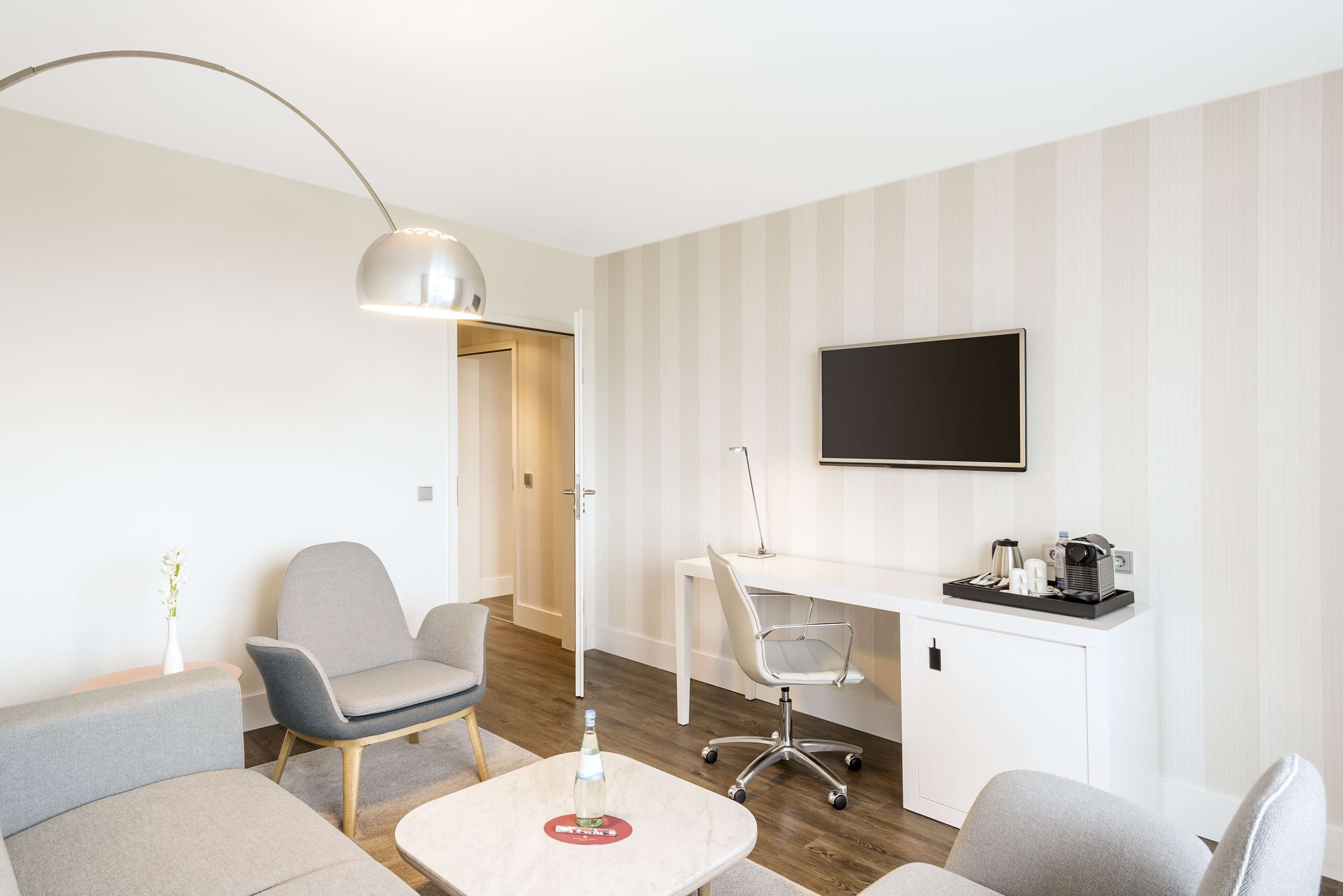 pillow-top beds, minibar, in-room safe, desk