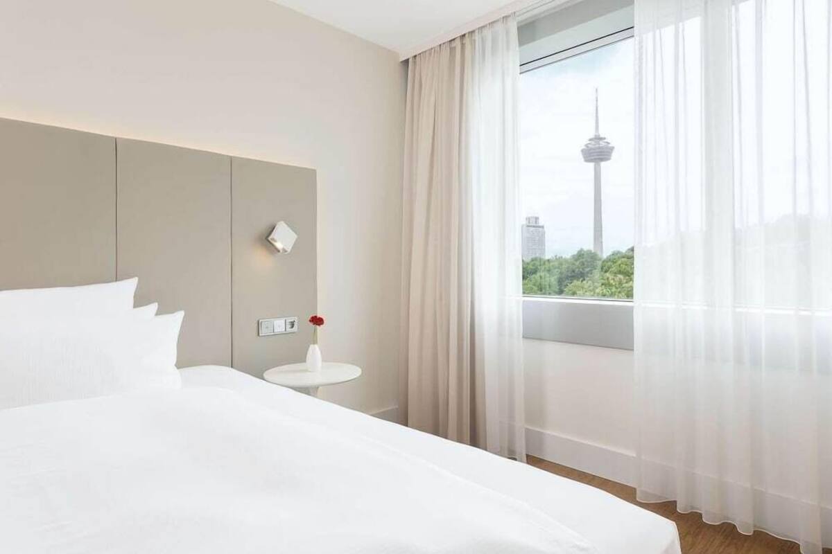 Pillowtop beds, minibar, in-room safe, desk