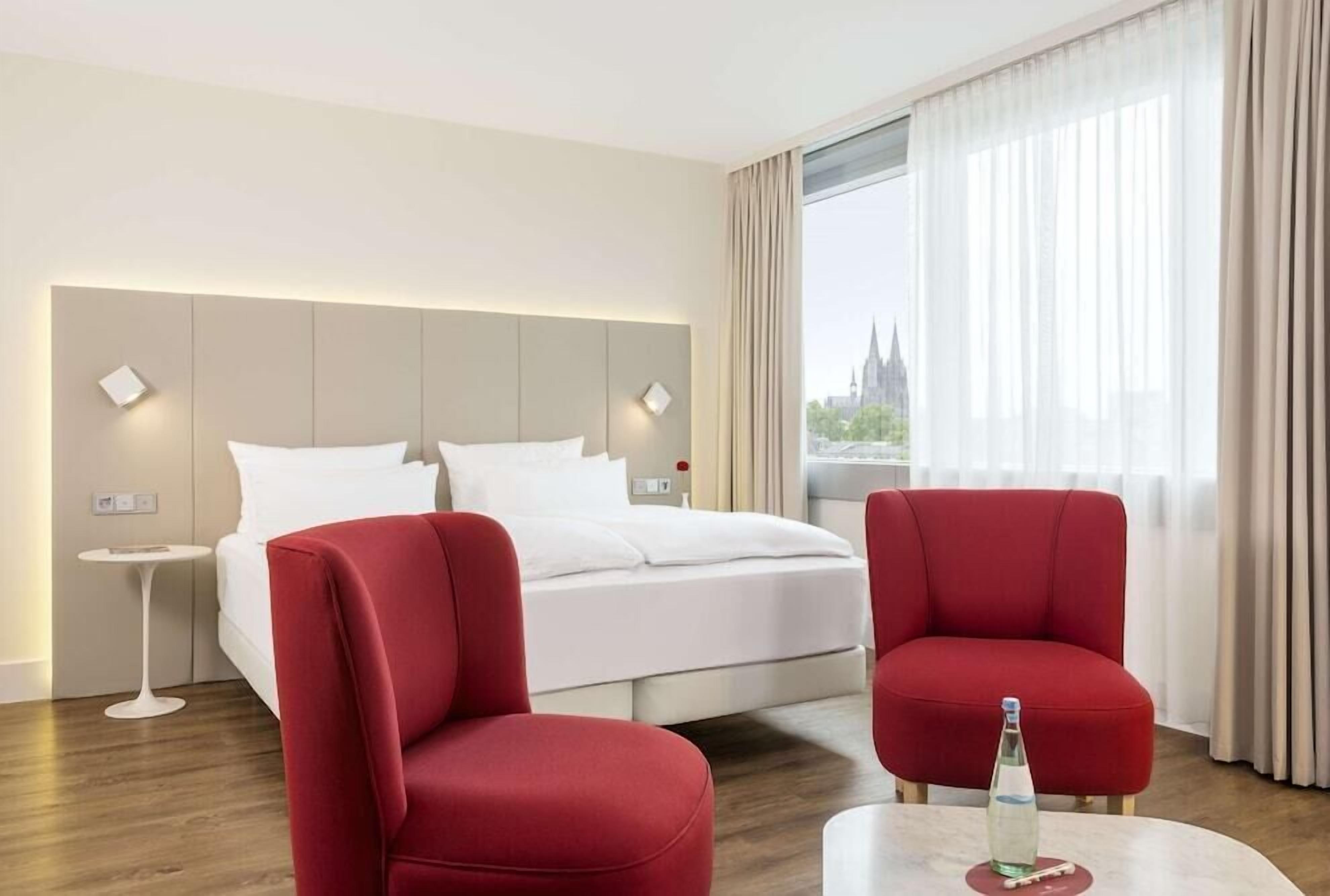 Pillowtop beds, minibar, in-room safe, desk